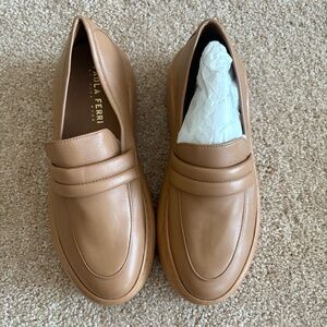 BRAND NEW! (Italian leather Paola Ferri loafer)